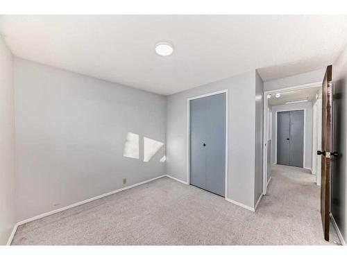 522 43 Street Se, Calgary, AB - Indoor Photo Showing Other Room