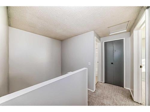 522 43 Street Se, Calgary, AB - Indoor Photo Showing Other Room