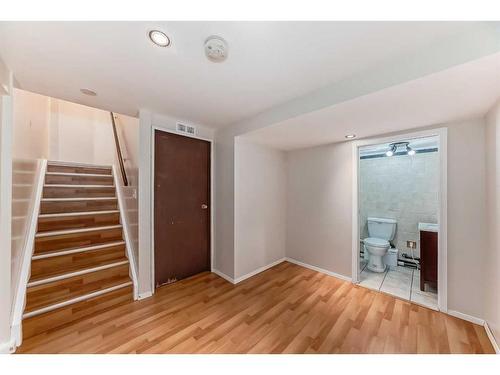 522 43 Street Se, Calgary, AB - Indoor Photo Showing Other Room