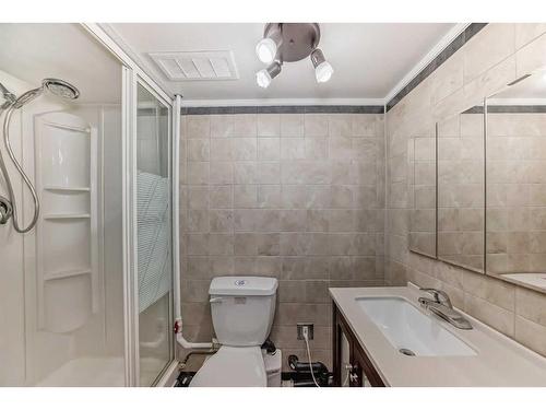 522 43 Street Se, Calgary, AB - Indoor Photo Showing Bathroom