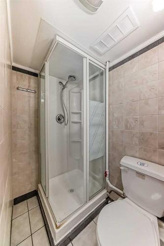 522 43 Street Se, Calgary, AB - Indoor Photo Showing Bathroom