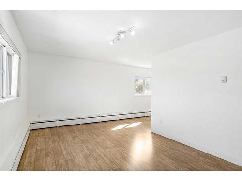 302-312 15 Avenue Ne, Calgary, AB - Indoor Photo Showing Kitchen With Stainless Steel Kitchen With Double Sink With Upgraded Kitchen