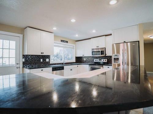 572 Parkridge Drive Se, Calgary, AB - Indoor Photo Showing Kitchen With Stainless Steel Kitchen With Upgraded Kitchen