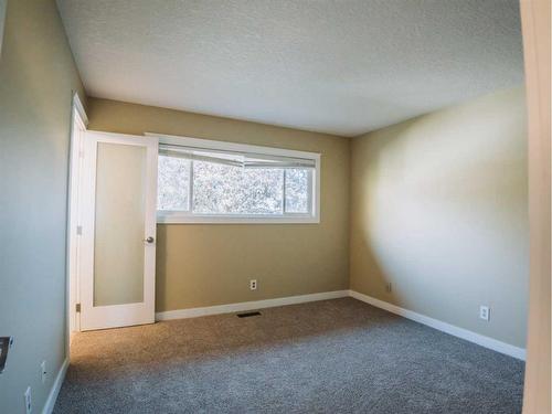 572 Parkridge Drive Se, Calgary, AB - Indoor Photo Showing Other Room