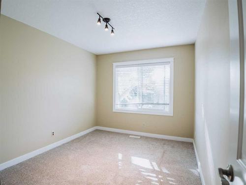 572 Parkridge Drive Se, Calgary, AB - Indoor Photo Showing Other Room