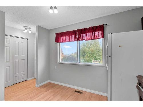 231 Sandstone Road Nw, Calgary, AB - Indoor Photo Showing Other Room