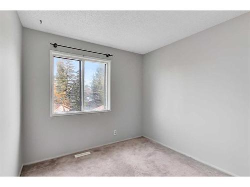 231 Sandstone Road Nw, Calgary, AB - Indoor Photo Showing Other Room