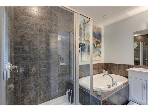 2-528 34 Street Nw, Calgary, AB - Indoor Photo Showing Bathroom