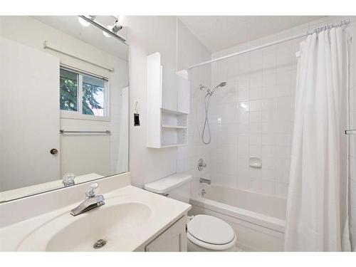 796 Acadia Drive Se, Calgary, AB - Indoor Photo Showing Bathroom