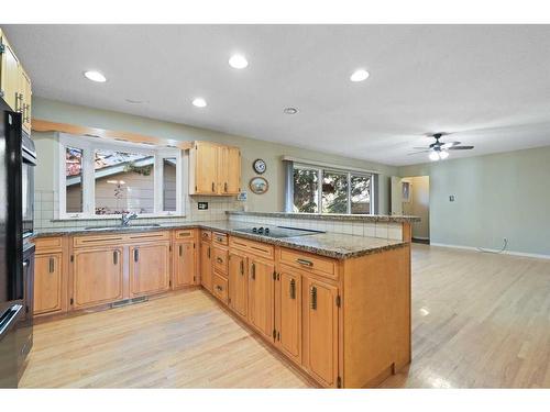 796 Acadia Drive Se, Calgary, AB - Indoor Photo Showing Kitchen