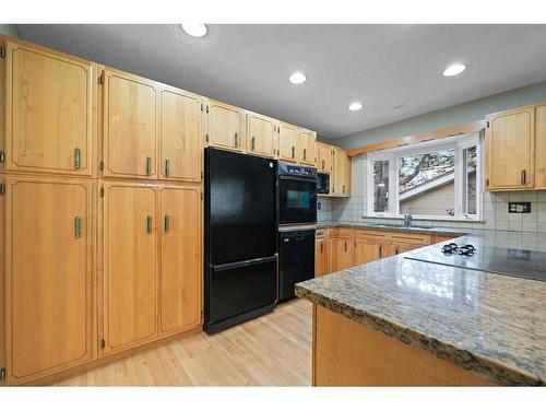 796 Acadia Drive Se, Calgary, AB - Indoor Photo Showing Kitchen