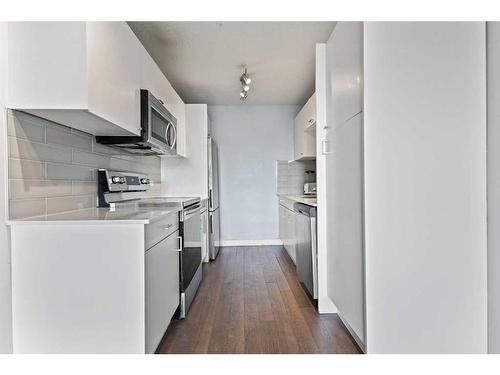 440-519 17 Avenue Sw, Calgary, AB - Indoor Photo Showing Kitchen With Stainless Steel Kitchen With Upgraded Kitchen