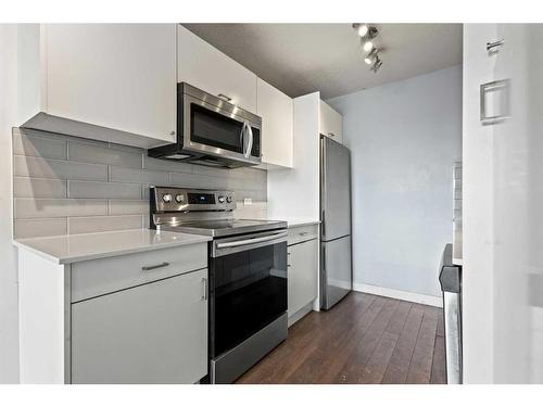 440-519 17 Avenue Sw, Calgary, AB - Indoor Photo Showing Kitchen