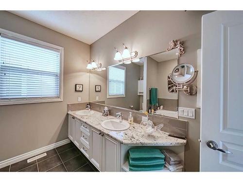 14 Riviera Point, Cochrane, AB - Indoor Photo Showing Bathroom