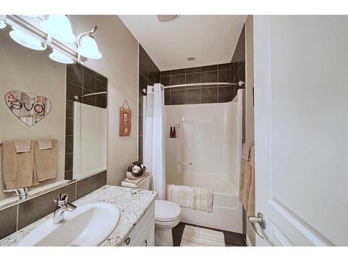 14 Riviera Point, Cochrane, AB - Indoor Photo Showing Bathroom