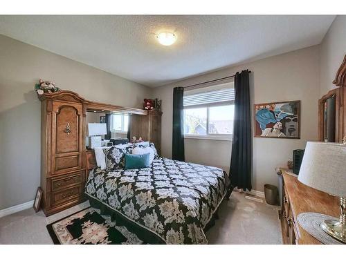 14 Riviera Point, Cochrane, AB - Indoor Photo Showing Bedroom