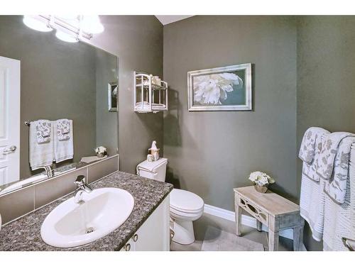 14 Riviera Point, Cochrane, AB - Indoor Photo Showing Bathroom