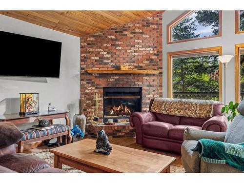 20 Pinewood, Canmore, AB - Indoor Photo Showing Living Room With Fireplace