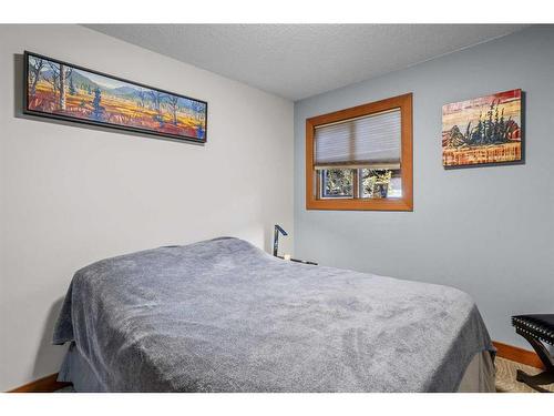 20 Pinewood, Canmore, AB - Indoor Photo Showing Bedroom