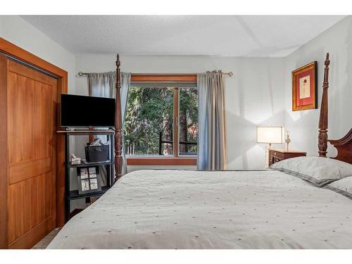 20 Pinewood, Canmore, AB - Indoor Photo Showing Bedroom