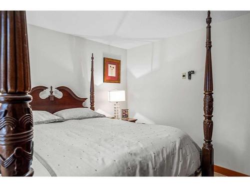 20 Pinewood, Canmore, AB - Indoor Photo Showing Bedroom