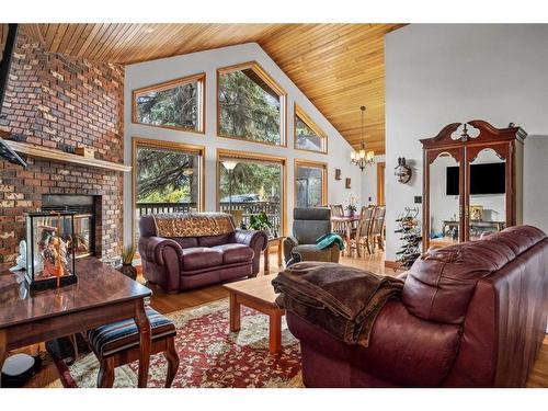 20 Pinewood, Canmore, AB - Indoor Photo Showing Living Room With Fireplace