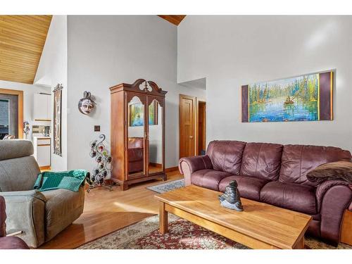 20 Pinewood, Canmore, AB - Indoor Photo Showing Living Room