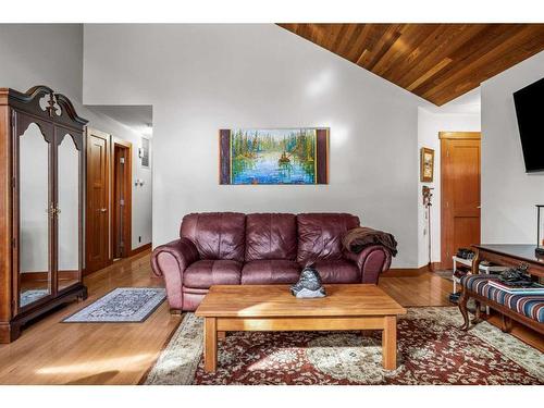 20 Pinewood, Canmore, AB - Indoor Photo Showing Living Room