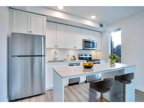 1107-123 4 Street Ne, Calgary, AB - Indoor Photo Showing Kitchen With Stainless Steel Kitchen With Upgraded Kitchen