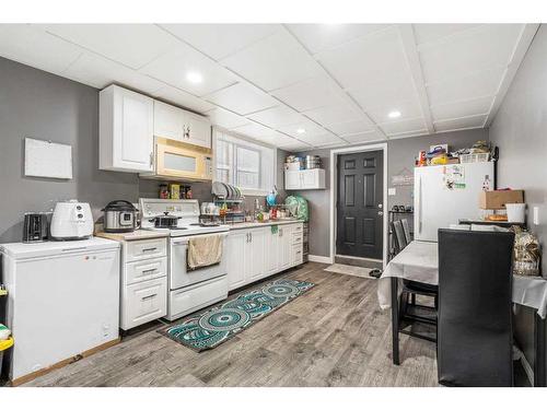 216 Taradale Drive Ne, Calgary, AB - Indoor Photo Showing Kitchen