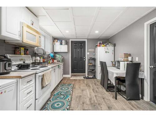 216 Taradale Drive Ne, Calgary, AB - Indoor Photo Showing Kitchen