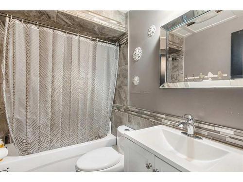 216 Taradale Drive Ne, Calgary, AB - Indoor Photo Showing Bathroom