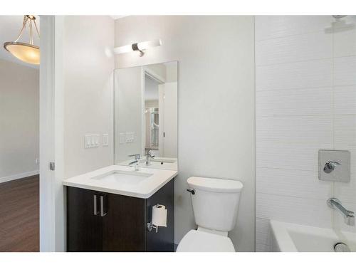 212-28 Auburn Bay Link Se, Calgary, AB - Indoor Photo Showing Bathroom