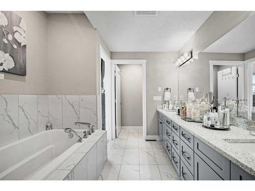 203 35A Street Sw, Calgary, AB - Indoor Photo Showing Bathroom