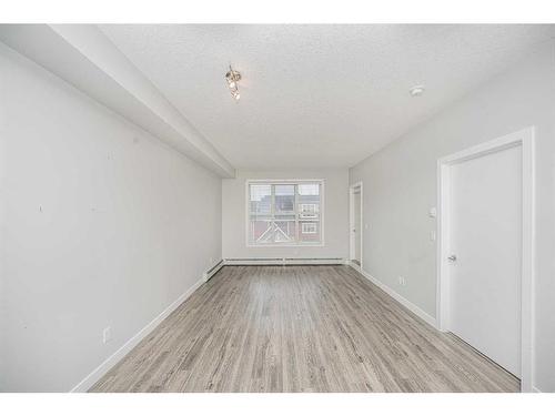 3318-95 Burma Star Road Sw, Calgary, AB - Indoor Photo Showing Other Room