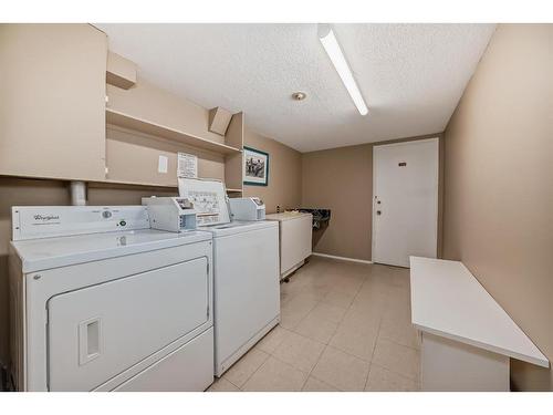 204-328 Cedar Crescent Sw, Calgary, AB - Indoor Photo Showing Laundry Room