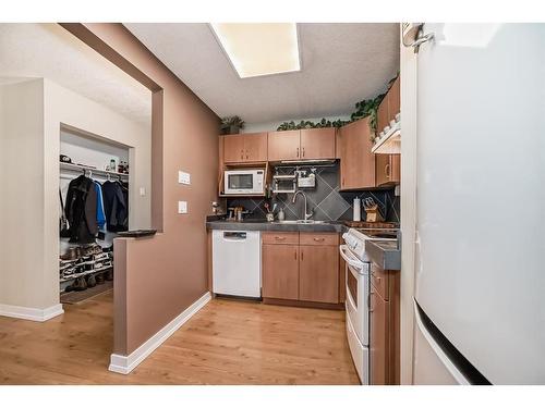 204-328 Cedar Crescent Sw, Calgary, AB - Indoor Photo Showing Kitchen With Double Sink