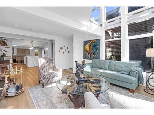 3020 5 Street Sw, Calgary, AB - Indoor Photo Showing Living Room