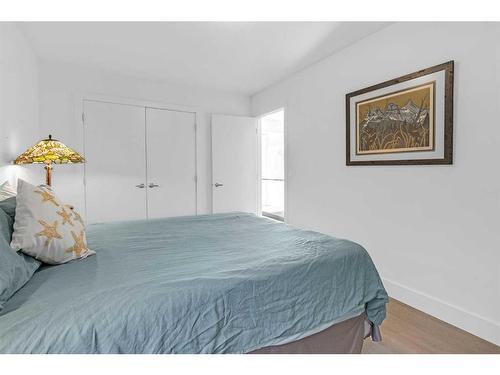 3020 5 Street Sw, Calgary, AB - Indoor Photo Showing Bedroom