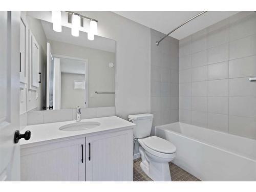 119 Dawson Wharf Rise, Chestermere, AB - Indoor Photo Showing Bathroom