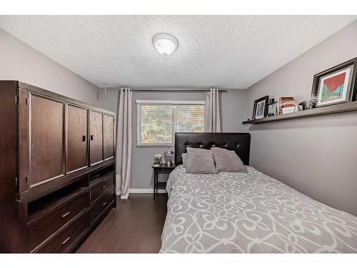 554 Whitehill Place Ne, Calgary, AB - Indoor Photo Showing Bedroom