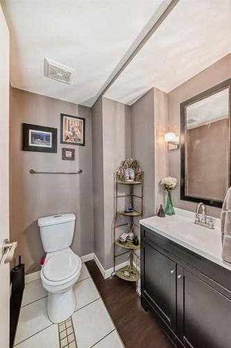 554 Whitehill Place Ne, Calgary, AB - Indoor Photo Showing Bathroom