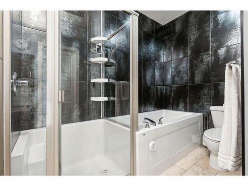 303-35 Inglewood Park Se, Calgary, AB - Indoor Photo Showing Bathroom