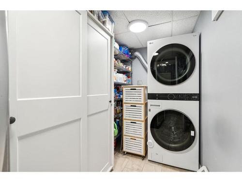 303-35 Inglewood Park Se, Calgary, AB - Indoor Photo Showing Laundry Room