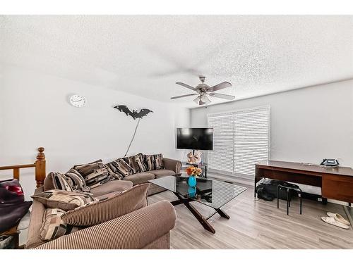 43 Castleridge Way Ne, Calgary, AB - Indoor Photo Showing Living Room