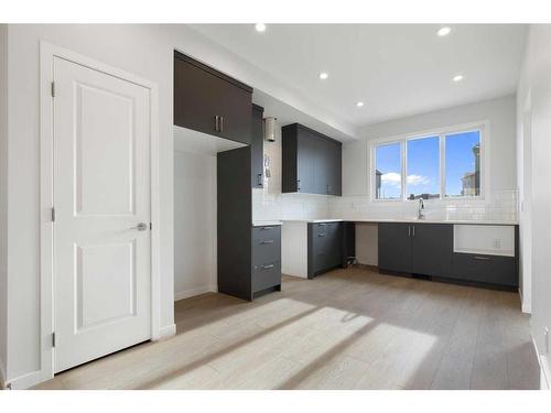 459 Tekarra Drive Nw, Calgary, AB - Indoor Photo Showing Kitchen