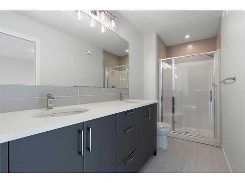 459 Tekarra Drive Nw, Calgary, AB - Indoor Photo Showing Bathroom