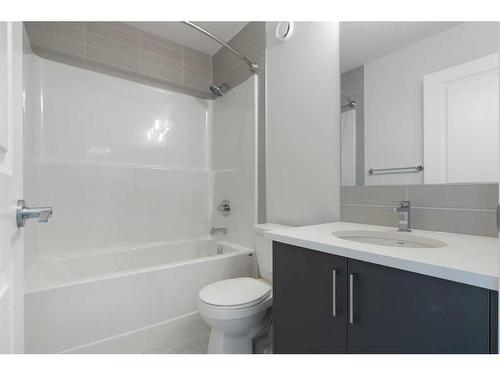 459 Tekarra Drive Nw, Calgary, AB - Indoor Photo Showing Bathroom