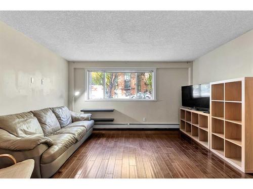 102-525 22 Avenue Sw, Calgary, AB - Indoor Photo Showing Living Room