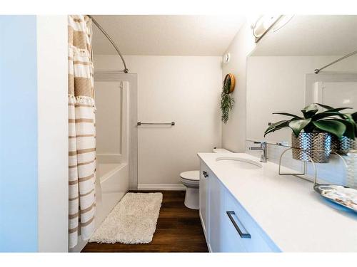 60 Wolf Creek Street Se, Calgary, AB - Indoor Photo Showing Bathroom